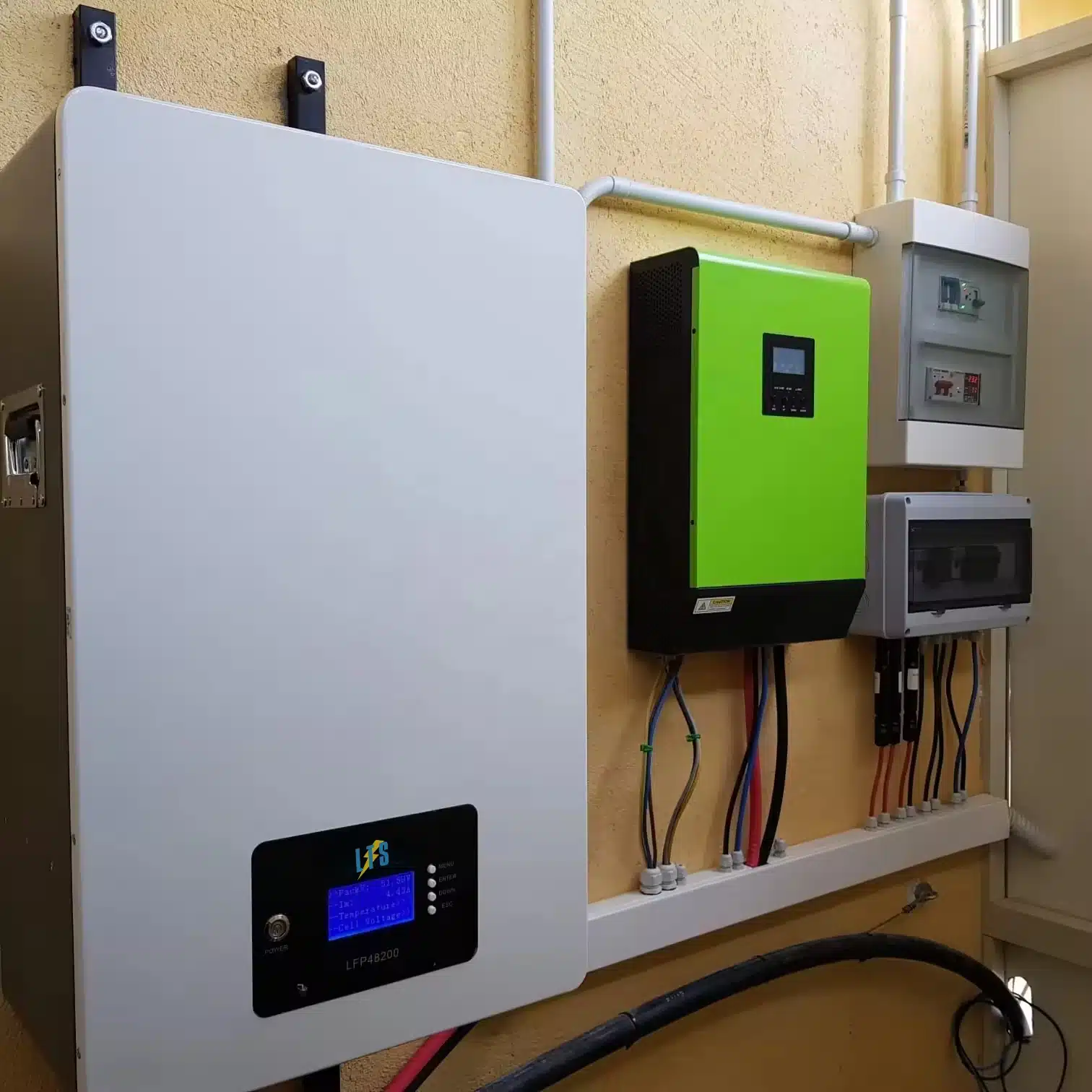 Universal Inverter Compatibility with LTS Energy Storage System