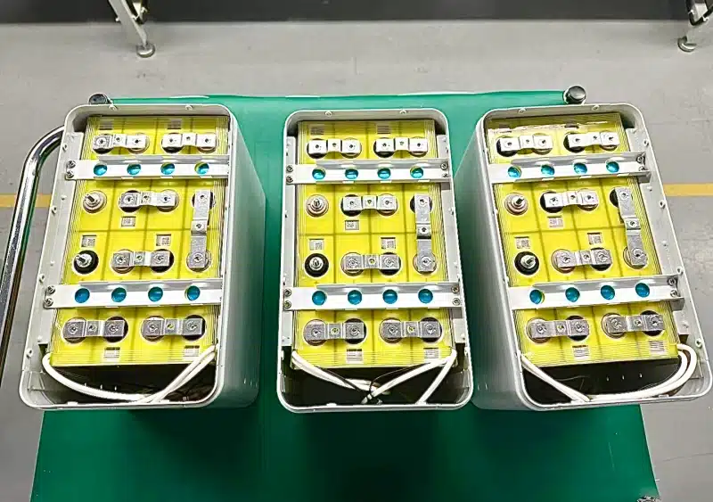 Ligne d'assemblage automatisée pour la production en gros de batteries lithium pour voiturettes de golf