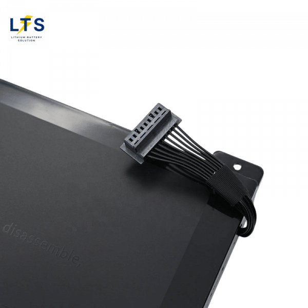 MacBook Pro 17 inch battery replacement connector pin detail